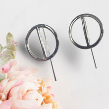 Load image into Gallery viewer, Circle Threader Earrings
