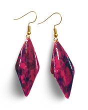 Load image into Gallery viewer, Hand Painted Purple Marbleized Hammered Wavy Dangle Earrings
