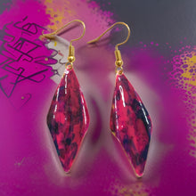 Load image into Gallery viewer, Hand Painted Purple Marbleized Hammered Wavy Dangle Earrings
